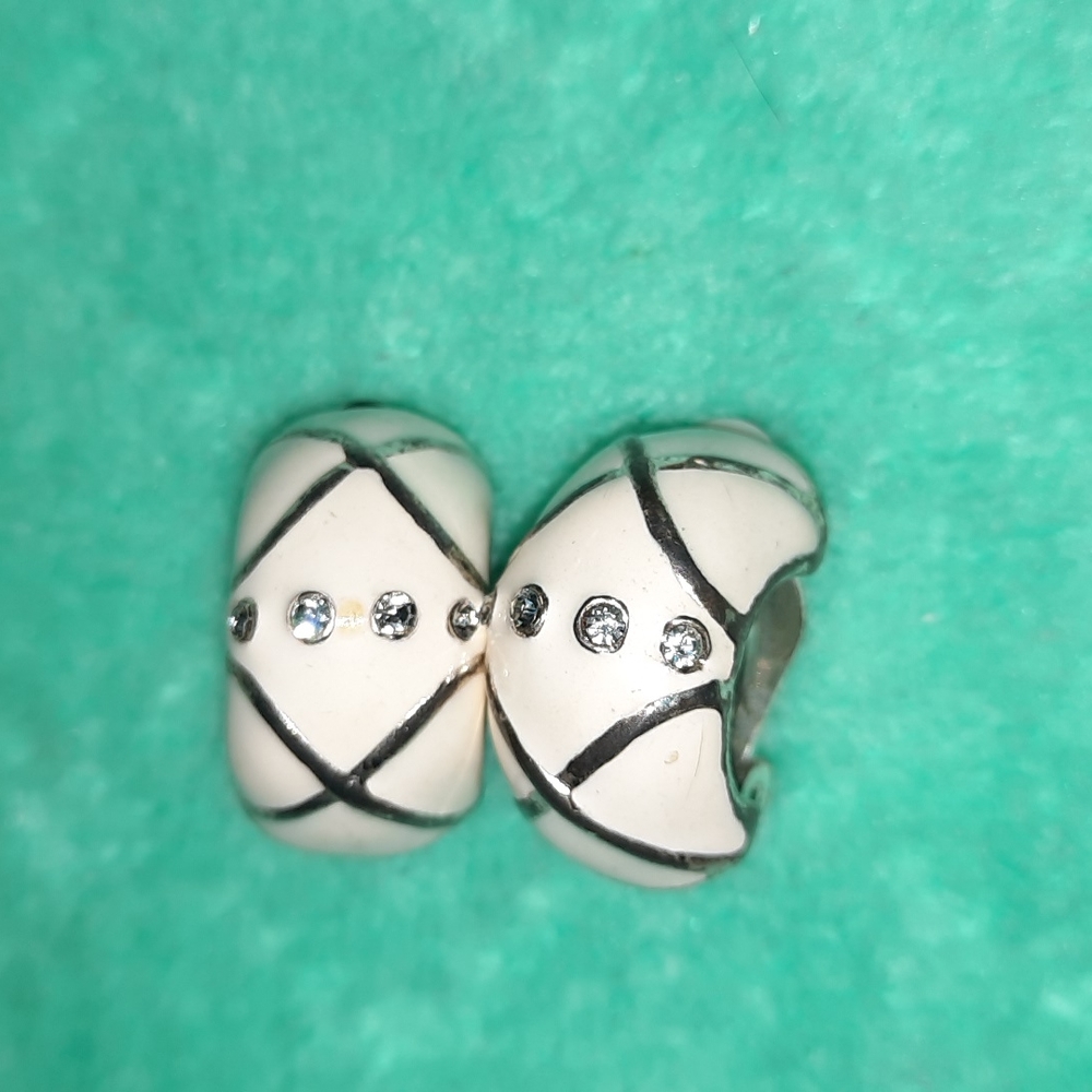 Elegant Vintage 2 Pairs Silver & White, Brassy Gold color Clips - Picture 3 of 7